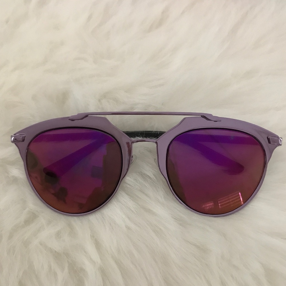 Sunglasses. Look like quay